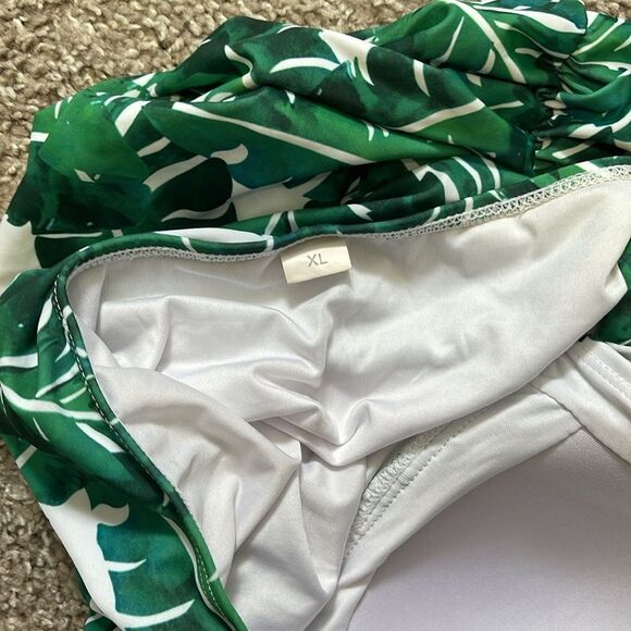 One piece suit - Picture 4 of 5